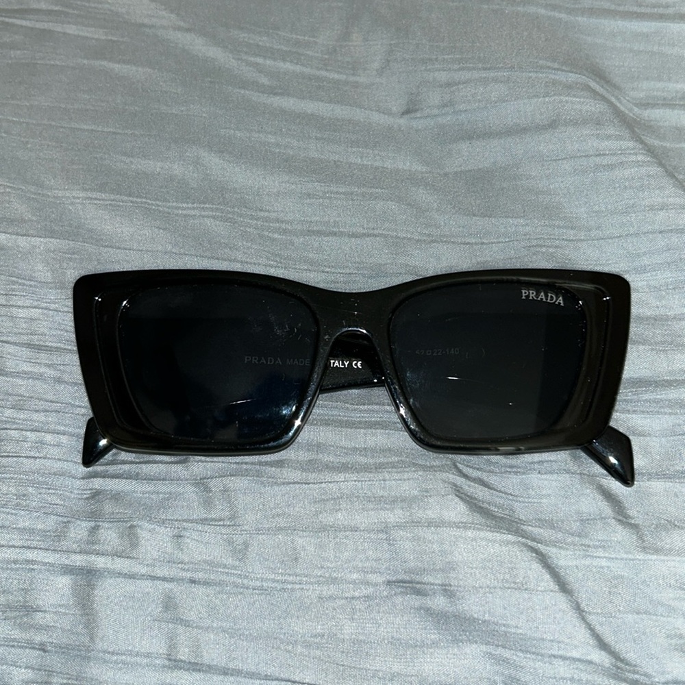 BLACK SUNGLASSES 🕶️